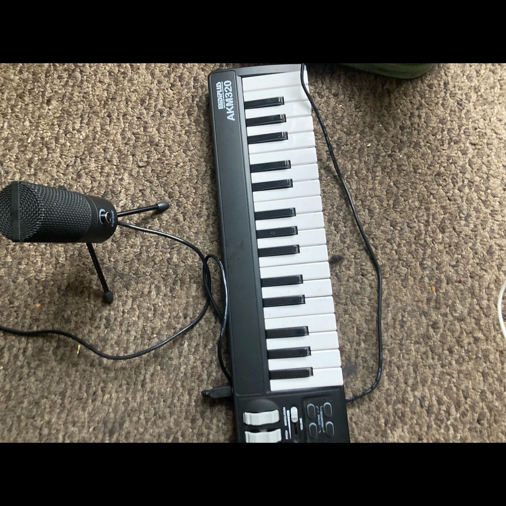 Electric piano with a mic